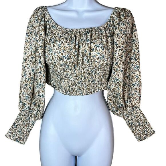 Boohoo Tops - Boohoo Floral Print Long Sleeve Crop Top Size 4